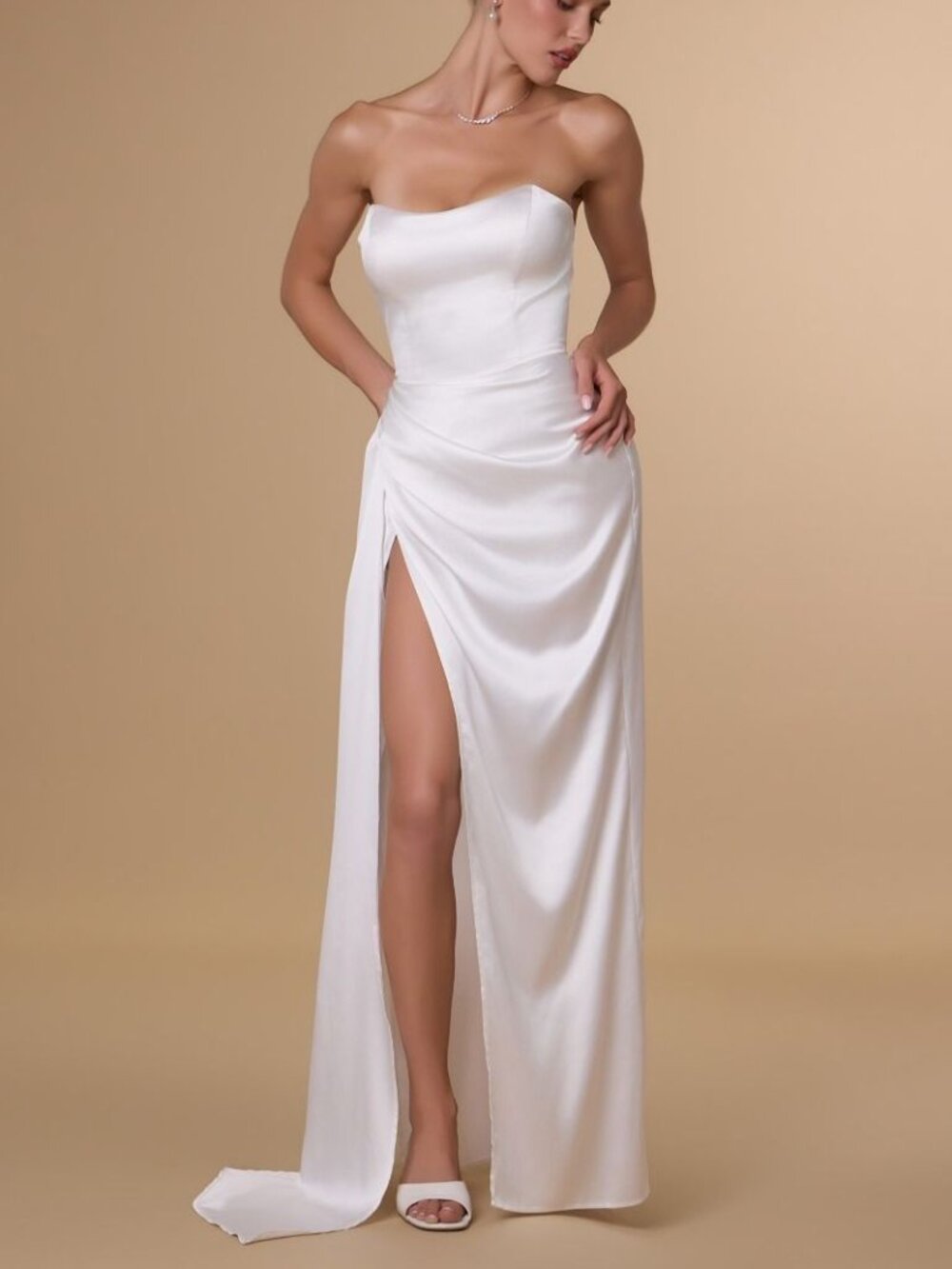 OFF WHITE WEDDING DRESS. STRAPLESS MODERN SIMPLE BRIDAL GOWN SHEATH FITTED